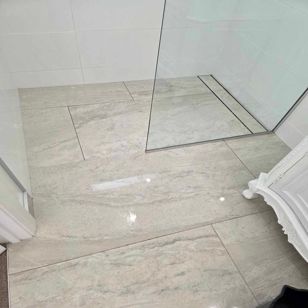 Anti-slip flooring for ceramic tiles 